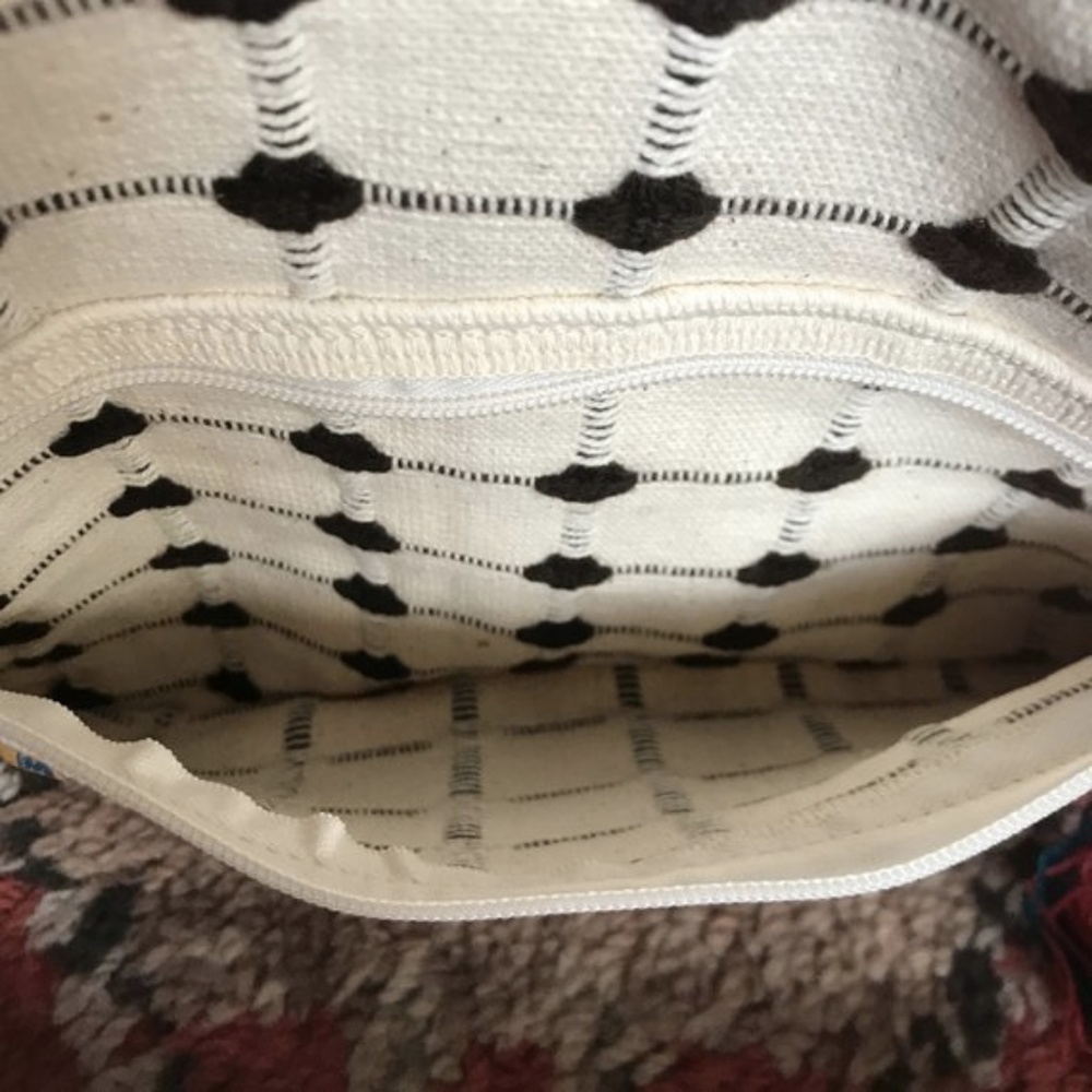 Gridded Messenger Bag with Tassel Mexico - Picture 8 of 8